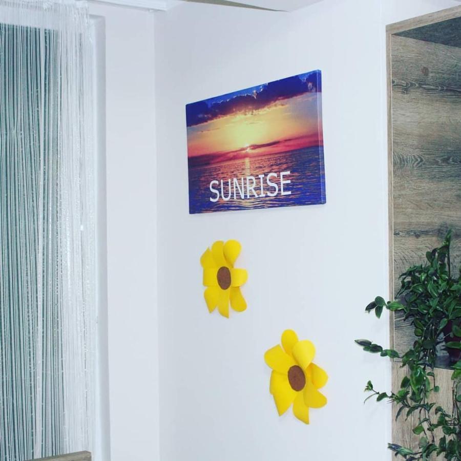 Hotel Sunrise In Уреки Экстерьер фото