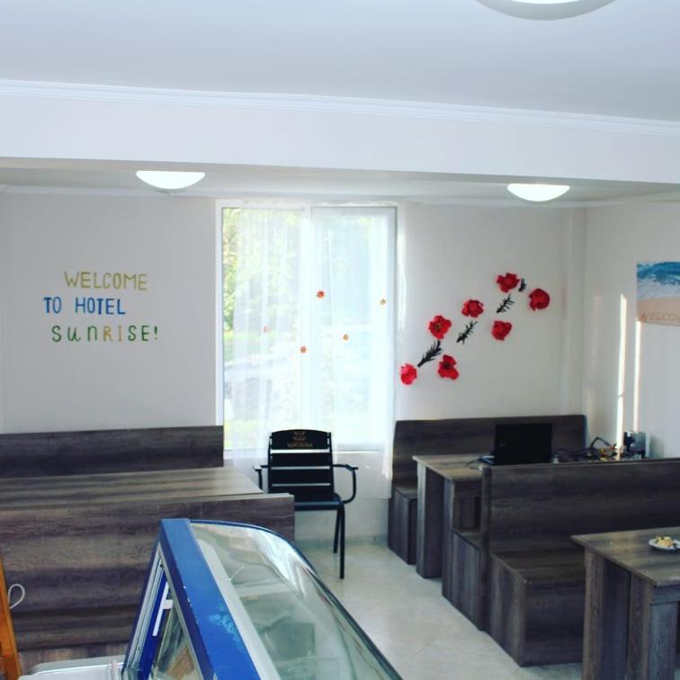 Hotel Sunrise In Уреки Экстерьер фото