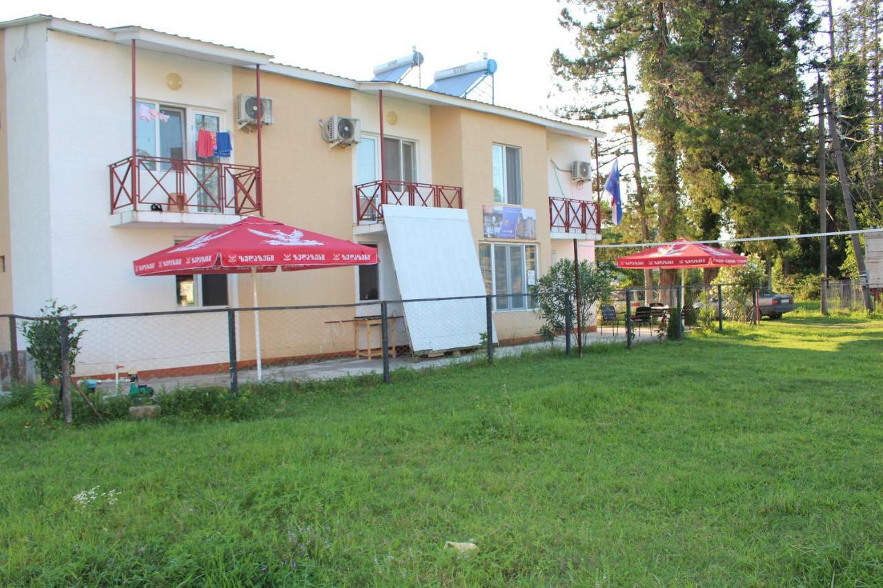 Hotel Sunrise In Уреки Экстерьер фото